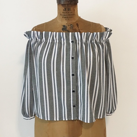 CAMEO ROSE  plus size cold shoulder stripe blouse. - Picture 2 of 8